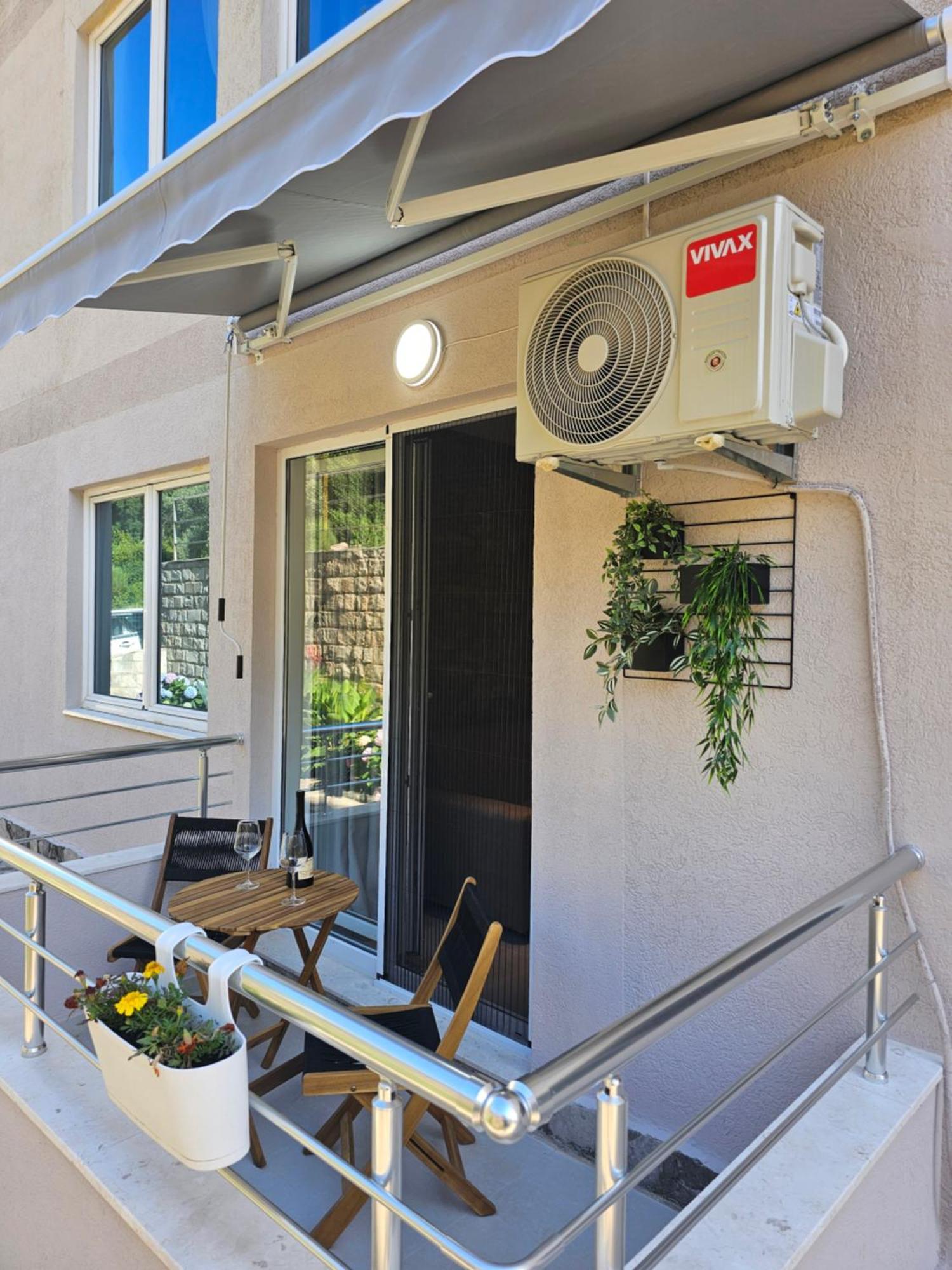 Anja & Ogo Apartments Sea View & Pool Petrovac 외부 사진